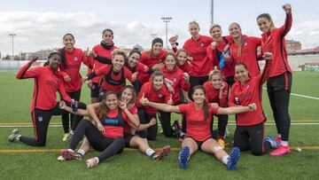 Las jugadoras del Atlético posan para AS en un entrenamiento previo al Clásico.