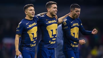 Jugadores de Pumas festejan un gol en los Cuartos de Final contra América