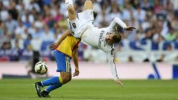 Así fue la caída de Kroos. Luego se fue lesionado.
