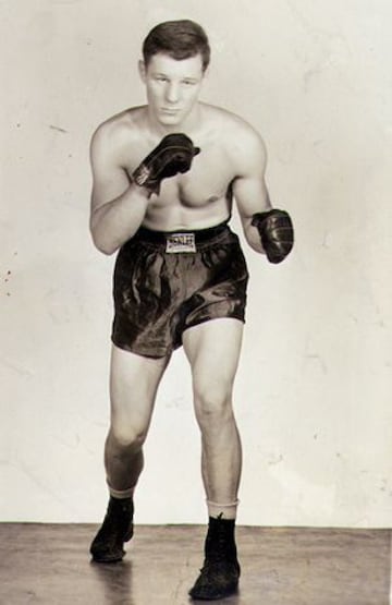 Reconocido boxeador de mediados de siglo, Horne tan sólo perdió un total de 10 combates, luchando contra muchos de los principales boxeadores de aquel entonces. Permaneció casi 20 años combatiendo contra esta enfermedad, hasta que en 1959 no pudo más, falleciendo con 35 años.

