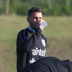 Cristhian Stuani se suma a los entrenamientos de Uruguay