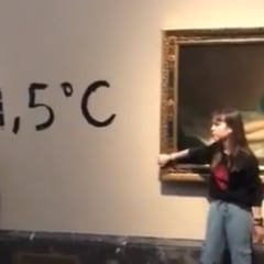 Dos activistas se ‘pegan’ a los cuadros de “Las Majas” de Goya en el museo del Prado