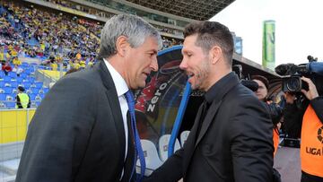 Setién y Simeone se saludan antes de un Las Palmas-Atlético.