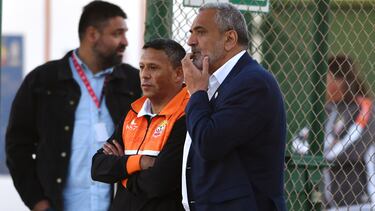 Futbol, Cobresal vs Universidad de Chile.
Fecha 29, campeonato Nacional 2023.
El presidente de la ANFP Pablo Milad es fotografiado durante el partido de primera division entre Cobresal y Universidad de Chile disputado en el estadio El Cobre en El Salvador, Chile.
03/12/2023
Alejandro Pizarro Ubilla/Photosport
Football, Cobresal vs Universidad de Chile.
29nd turn, 2023 National Championship.
The president of the ANFP Pablo Milad is photographed during the first division match between Cobresal and Universidad de Chile played at the El Cobre stadium in El Salvador, Chile.
03/12/2023
Alejandro Pizarro Ubilla/Photosport