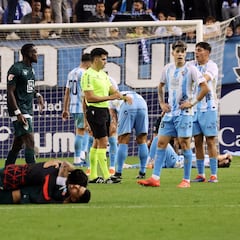 Un autogol de Pastor en el 96′ silencia La Rosaleda y alivia al Almería