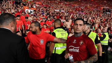 Chimy Avila con la afición del Osasuna