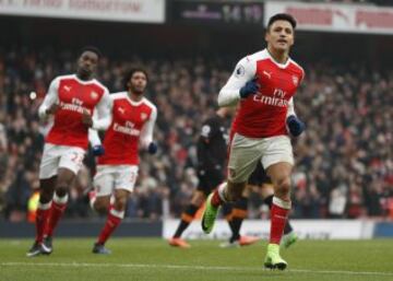 Britain Soccer Football - Arsenal v Hull City - Premier League - Emirates Stadium - 11/2/17 Arsenal's Alexis Sanchez celebrates scoring their second goal Action Images via Reuters / John Sibley Livepic EDITORIAL USE ONLY. No use with unauthorized audio, video, data, fixture lists, club/league logos or "live" services. Online in-match use limited to 45 images, no video emulation. No use in betting, games or single club/league/player publications.  Please contact your account representative for further details.