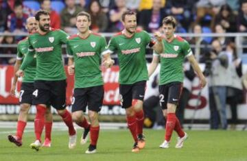 El defensa del Athletic Club Carlos Gurpegui celebra el gol marcado al Eibar durante el partido de la vigésima quinta jornada de Liga de Primera División