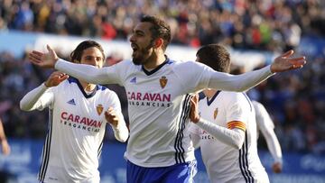 Borja Iglesias celebra el gol con el que abrió el marcador en el partido contra el Oviedo.