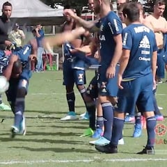 A Vinicius le sale caro el interés del Madrid: ¡lluvia de collejas!