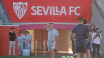 Mendilibar dirigió su primer entrenamiento como técnico del Sevilla.