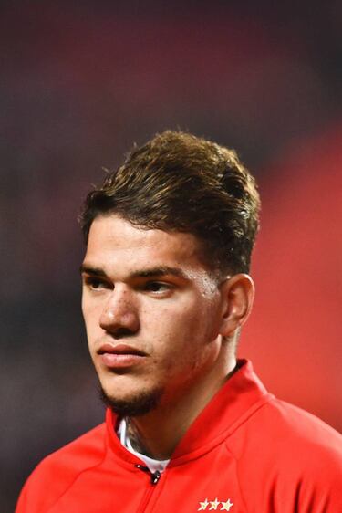 Barcelona monitor Benfica keeper Ederson Moraes