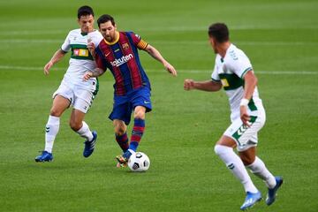 Jony Álamo persigue a Messi, en el Gamper del pasado verano.