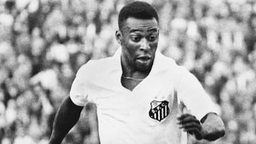 Uno de los mejores futbolistas de la historia y clave en el buen hacer de Santos en la década de los 60, cuando lograron dos títulos de Copa Libertadores. Además, con el Peixe ganó seis títulos de liga, cinco de ellos consecutivos y numerosos campeonatos 