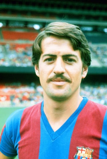 Ele treinou nas categorias mais baixas de Barcelona e levou o primeiro time em 1976, onde estava até 1982. Ele jogou entre 1983 e 1985 em Malorca.