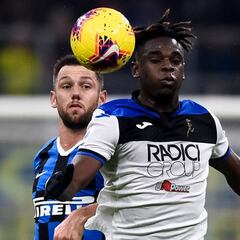 Inter tiene en sus planes juntar a Duván Zapata con Giroud