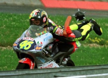 En 1997 consiguió su primer título de campeón del mundo, en 125cc. 
 
