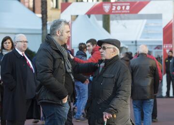 El presidente saliente del Athletic Club Josu Urrutia durante la votación. 