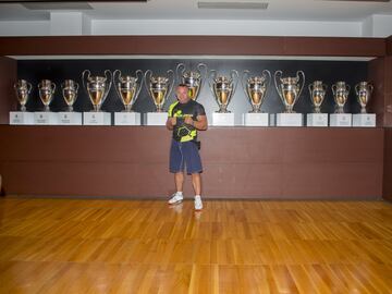 Pudzianowski, estrella de MMA, disfruta de su visita al Bernabéu