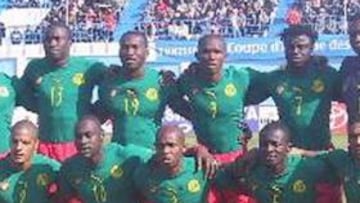 <B>LOS LEONES INDOMABLES. </B>La selección de Camerún, con la camiseta de una pieza en la Copa de África.