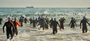 El triatlón toma la playa de El Sardinero en Santander