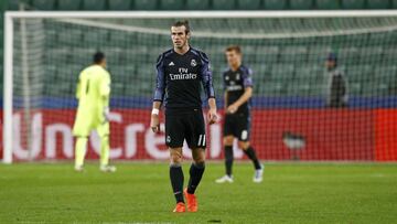 Football Soccer - Legia Warszawa v Real Madrid - Champions League - Polish Army Stadium, Warsaw, Poland - 2/11/16. Madrid&#039;s Gareth Bale reacts after the match REUTERS/Kacper Pempel