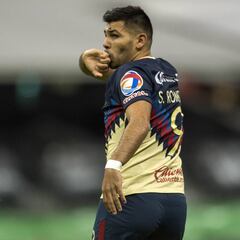 Silvio Romero comanda el vuelo del América sobre Veracruz