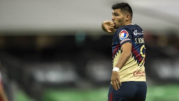 Silvio Romero comanda el vuelo del América sobre Veracruz