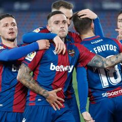 Roger, máximo goleador histórico del derbi valenciano en Liga