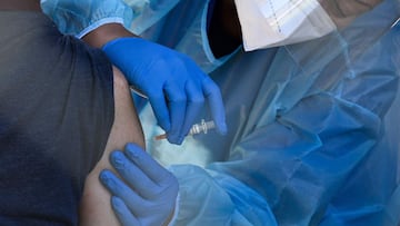 A flu vaccine is administered at a walk-up Covid-19 testing site, November 24, 2020, in San Fernando, California, just northeast of the city of Los Angeles. - California shattered the state's single-day COVID-19 record with over 20,500 new cases recorded on November 23 ahead of the Thanksgiving holiday. (Photo by Robyn Beck / AFP)