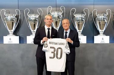 Franco Mastantuono y Florentino Pérez. 