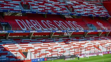 "Como resultado de los estudios médicos practicados a 70 integrantes del primer equipo y staff del Deportivo Toluca la semana pasada, siete personas obtuvieron resultados positivos del COVID-19”, detalla el comunicado escarlata.