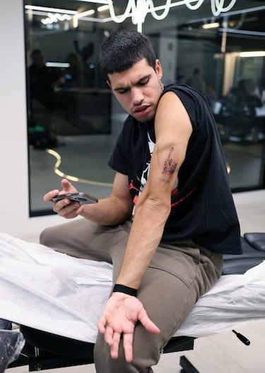 Ganga es especialista en el realismo en negro y gris (black and grey realism).