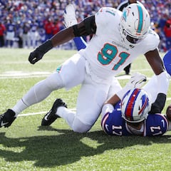 Dolphins' Emmanuel Ogbah is unstoppable, battling through painful injury