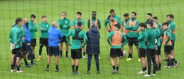 La plantilla del Racing queda confinada tras el positivo de Jon Ander