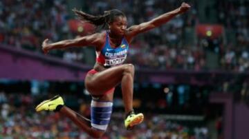 La atleta colombiana ganó todas las competencias en las que participó durante el 2015, entre ellos los Juegos Panamericanos y los mundiales de atletismo en Pekín. Se convirtió en la tercera atleta en ganar dos medallas de oro en salto triple