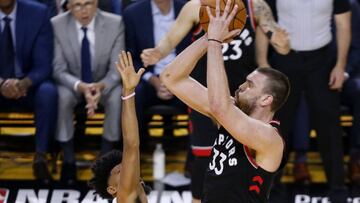 OAKLAND, CALIFORNIA - JUNE 05: Marc Gasol #33 of the Toronto Raptors attempts a shot against the Golden State Warriors in the first half during Game Three of the 2019 NBA Finals at ORACLE Arena on June 05, 2019 in Oakland, California. NOTE TO USER: User expressly acknowledges and agrees that, by downloading and or using this photograph, User is consenting to the terms and conditions of the Getty Images License Agreement.   Lachlan Cunningham/Getty Images/AFP
 == FOR NEWSPAPERS, INTERNET, TELCOS &amp; TELEVISION USE ONLY ==