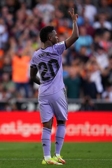 High tension at the Mestalla: images as Vinicius abused