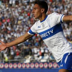 Católica vence al Campanil y se afianza en la cima de la tabla