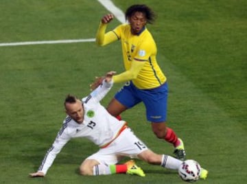 Buen ambiente en el estadio El Teniente de Rancagua en donde se enfrentan Ecuador y México. Comienzan a definirse los clasificados de la Copa América.