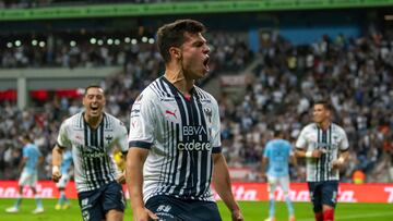 AME4914. MONTERREY (MÉXICO), 15/02/2023.- Arturo González (c) de Rayados celebra hoy tras anotar contra el Querétaro, durante un partido por la jornada 7 del torneo Clausura 2023 de la Liga MX, en el estadio BBVA de la ciudad de Monterrey (México). EFE/Miguel Sierra
