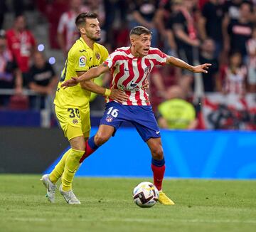 Jugada de la expulsión entre Nahuel Molina y Baena.