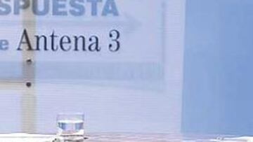 Jorge Valdano madrugó para acudir al programa La Respuesta, de Antena 3. El director general del Real Madrid repasó la actualidad del club.