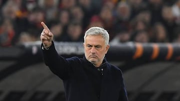 ROME, ITALY - FEBRUARY 23: Jose Mourinho head coach of AS Roma gestures during the UEFA Europa League knockout round play-off leg two match between AS Roma and RB Salzburg at Stadio Olimpico on February 23, 2023 in Rome, Italy. (Photo by Silvia Lore/Getty Images)