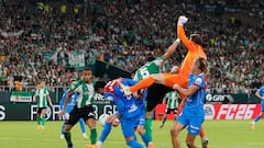 Las polémicas de la jornada 10 en LaLiga EA Sports: todos los penaltis, expulsiones y jugadas controvertidas