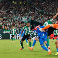 Las polémicas de la jornada 10 en LaLiga EA Sports: todos los penaltis, expulsiones y jugadas controvertidas