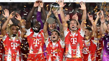 El Bayern celebra su victoria en la Superpokal.
