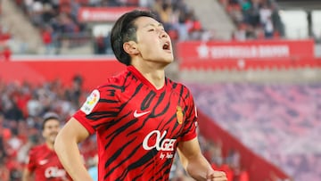 PALMA DE MALLORCA (ISLAS BALEARES), 23/04/2023.- Lee Kang-in del Mallorca celebra el tercer gol ante el Getafe, durante el encuentro correspondiente a la jornada 30 de primera división entre el Real Mallorca y el Getafe hoy, en el estadio de Son Moix, en la capital balear. EFE/CATI CLADERA.