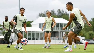 Rüdiger, Bellingham, Modric y Mbappé, durante el último entrenamiento del Real Madrid.