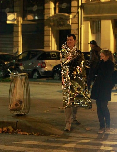 Se escuchó a uno de los atacantes culpar al presidente francés François Hollande por la intervención de Francia en Siria.